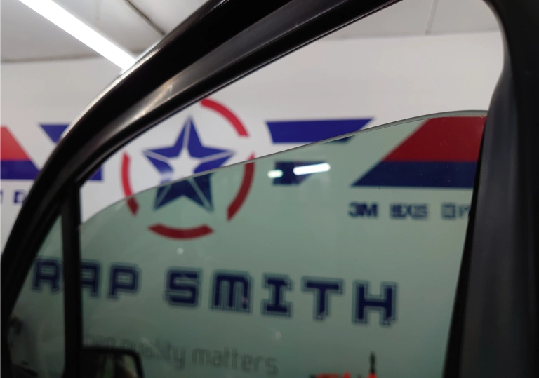 Przyciemnianie szyby w&nbsp;samochodzie